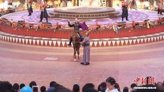 7月23日宁夏银川漫葡小镇暑期活动启幕 民俗演艺引各地游客纷至沓来