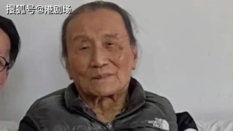 谢贤晚年豪宅生活曝光群星后辈探望追忆型足一世