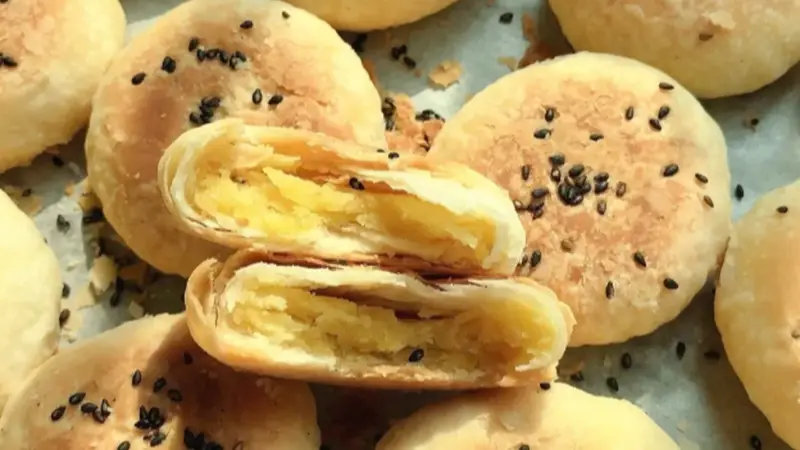 本月十五，老巷饼铺启幕，亲手熬煮绿豆饼开启暖食时光