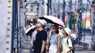暑假亲子红色研学：在鸭绿江断桥上“桥”见历史
