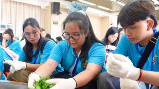 12国华裔青少年海南沉浸式体验宋代点茶传承中国茶文化