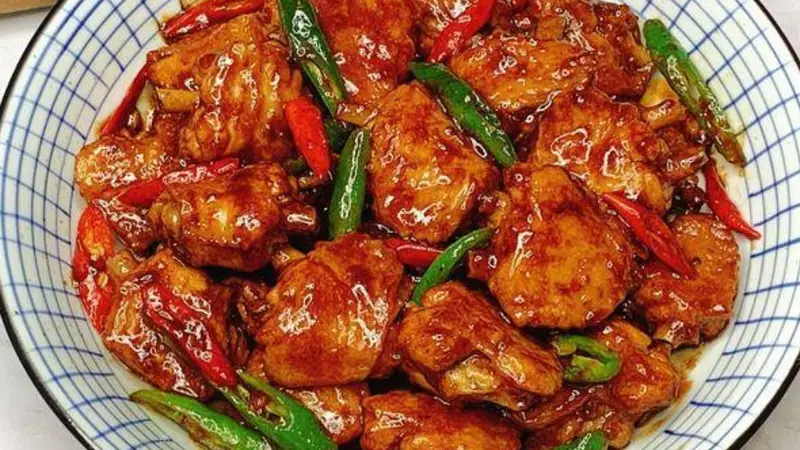 双椒爆炒鸡翅酱香诱人 下饭必备