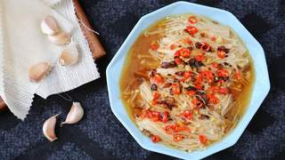 鸡汁蒜蓉蒸金针菇：清爽鲜嫩，十分钟的家常美味