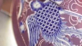 扒花瓷艺变身潮流玩物，暗纹绝技惊艳新生代