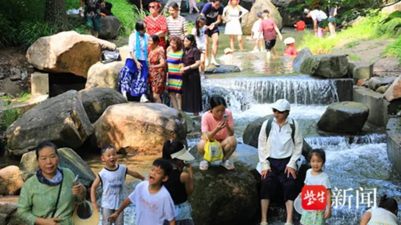 南京“小九寨沟”成暑期热门避暑地