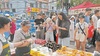 红专街早市：东北清晨烟火，游客舌尖盛宴