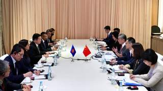 外交部部长王毅在相关会议场边会面菲律宾外长拉扎罗并提出警示 东盟秘书长明确呼吁维护南海和平