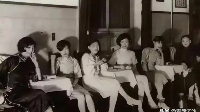 1952青岛名妓于小脚枪决：裤腰挂满金戒指 家中藏满银元宝