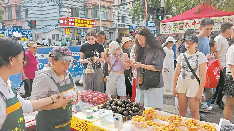 红专街早市：东北清晨烟火，游客舌尖盛宴