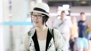 杨钰莹印花长开衫配短裤，演绎“外长里短”时髦减龄穿搭