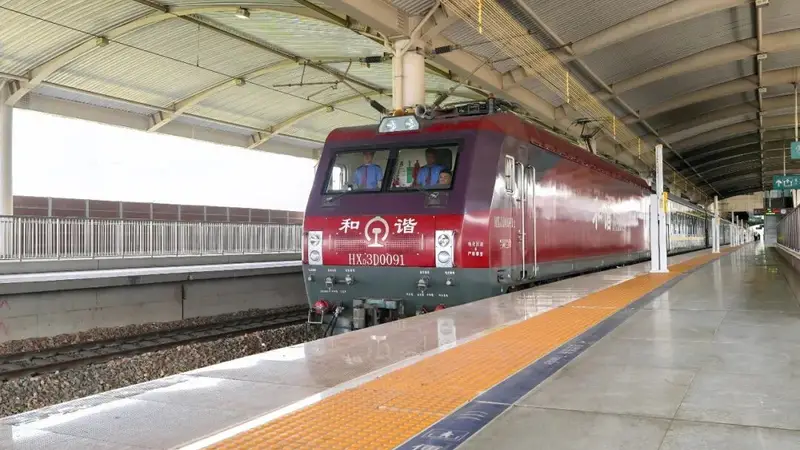 内蒙古开行今年首趟进疆旅游专列载774名游客体验环游新疆之旅
