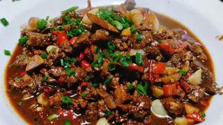 吕文扬秘制湘味爆炒血鸭，锁住鲜辣烟火魂