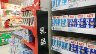 实体店牛奶50元 网上25元内行揭秘价格差异原因