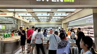 新鲜零食赛道激战：三大阵营混战一年后或成红海