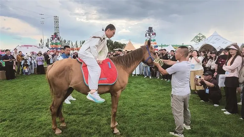 呼和浩特第三届青岛啤酒音乐节点燃夏日文旅消费热情