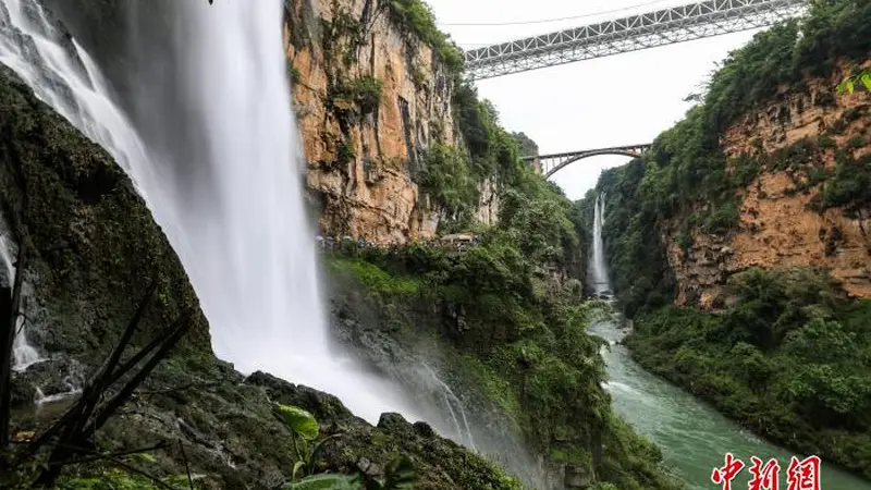马岭河峡谷：壮丽瀑布群的绝美风光