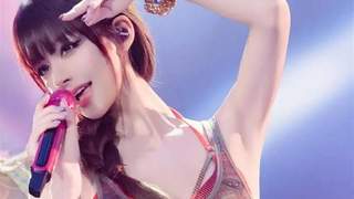 赵露思澳门演唱会3.5小时全开麦 9套造型9月启幕性感反差引热议