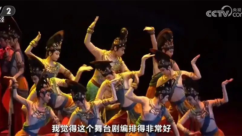 暑期演艺火爆助推敦煌夜经济 美食夜市成消费新引擎
