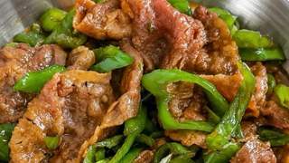 快手爆炒肥牛青椒拌饭绝绝子