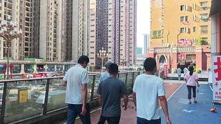 贵阳“闪婚族”合租追债：力工不配结婚？