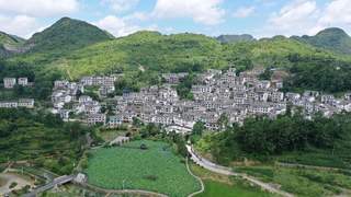 7月龙宫镇桃子村旅居启幕 21℃清凉环境引成都南京游客预定长住