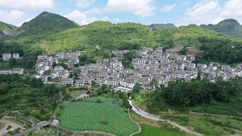 7月龙宫镇桃子村旅居启幕 21℃清凉环境引成都南京游客预定长住