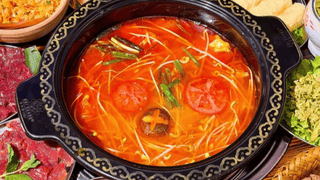 酸爽开胃：贵州地道酸菜豆米汤，暖心暖胃的家常美味