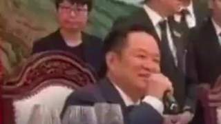 泰国总理访华唱《甜蜜蜜》自称“100%中国人后代”：中泰一家亲