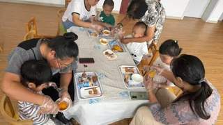 辉山街道冯道社区携手辉山中心幼儿园开展“薯”你最甜亲子食育预托课