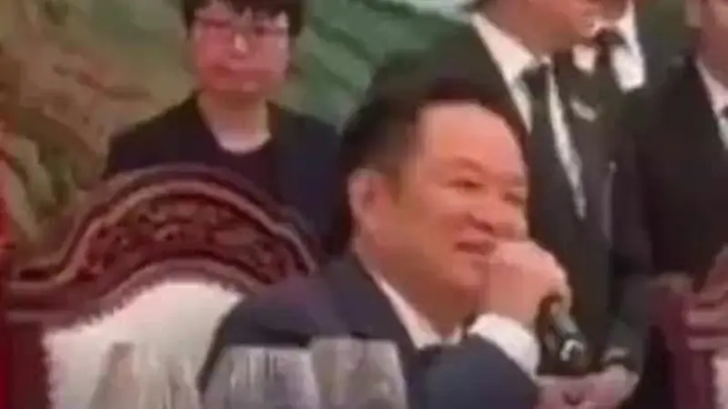泰国总理访华唱《甜蜜蜜》自称“100%中国人后代”：中泰一家亲