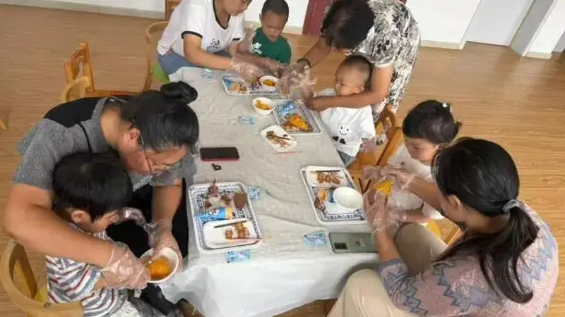 辉山街道冯道社区携手辉山中心幼儿园开展“薯”你最甜亲子食育预托课